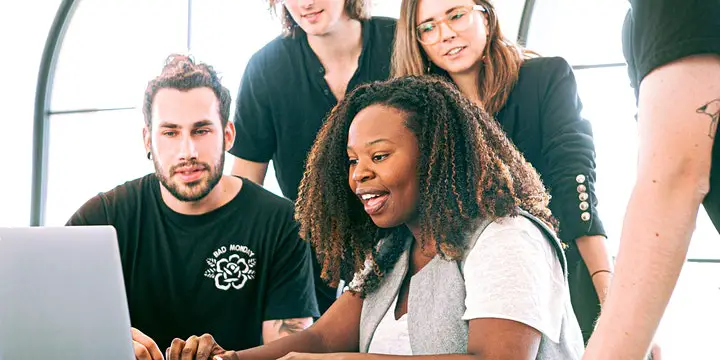 How to Gain Traction in Your Job Search by Working with a Staffing Company